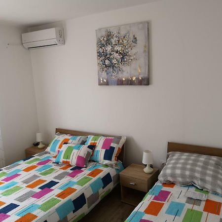 Tomek Apartment Vir Ngoại thất bức ảnh