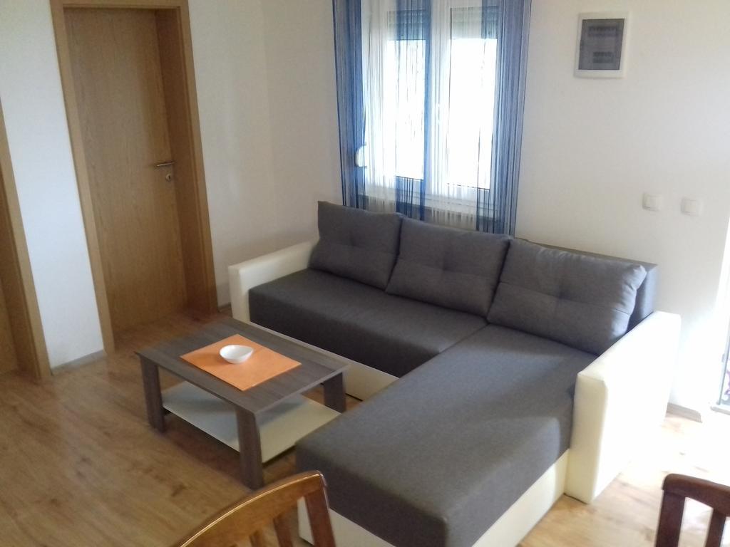 Tomek Apartment Vir Ngoại thất bức ảnh
