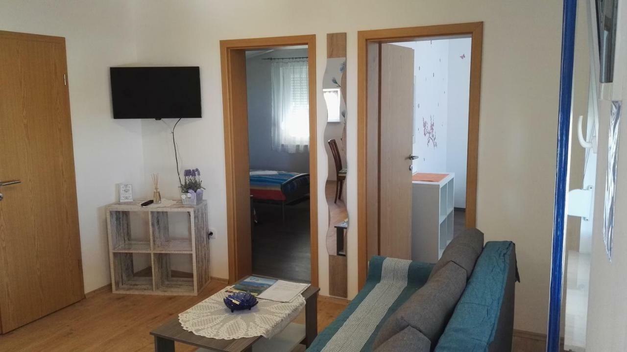 Tomek Apartment Vir Ngoại thất bức ảnh