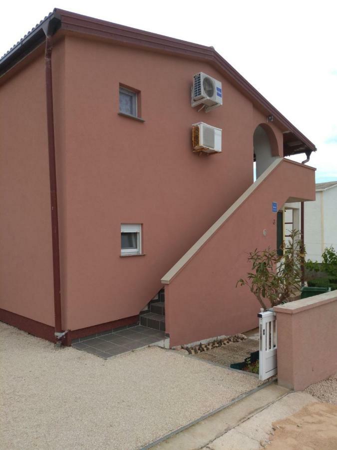 Tomek Apartment Vir Ngoại thất bức ảnh