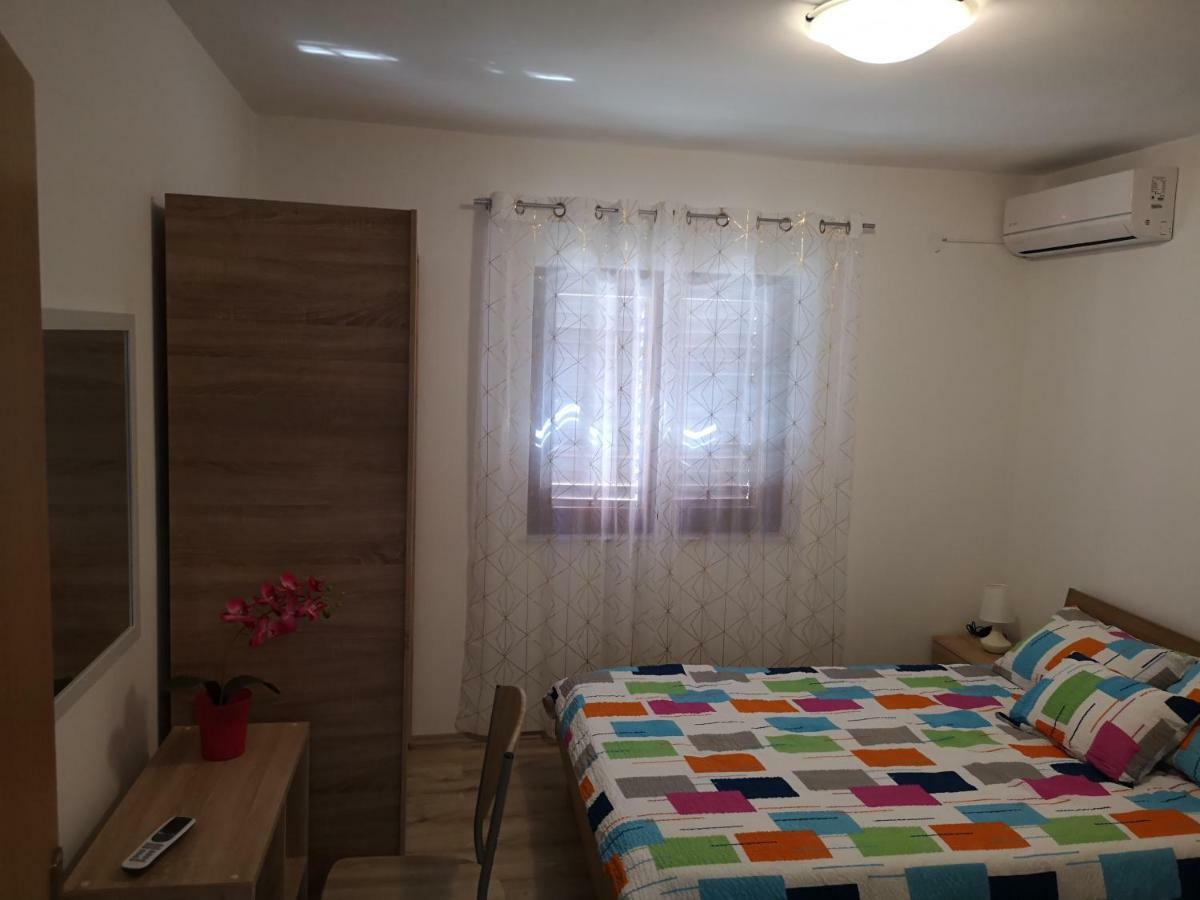 Tomek Apartment Vir Ngoại thất bức ảnh