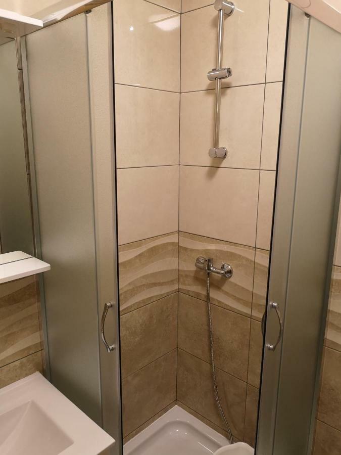 Tomek Apartment Vir Ngoại thất bức ảnh