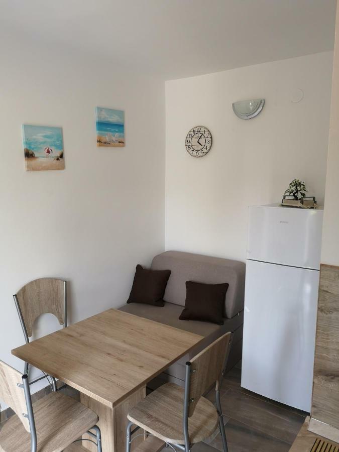 Tomek Apartment Vir Ngoại thất bức ảnh