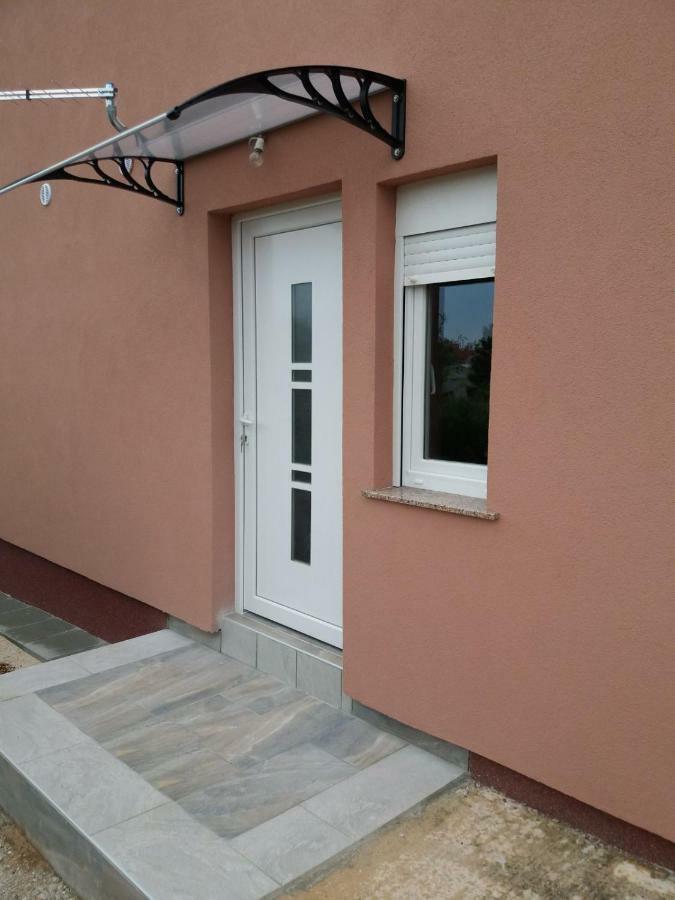 Tomek Apartment Vir Ngoại thất bức ảnh