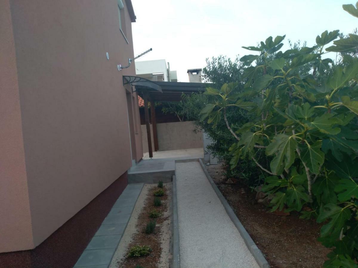 Tomek Apartment Vir Ngoại thất bức ảnh
