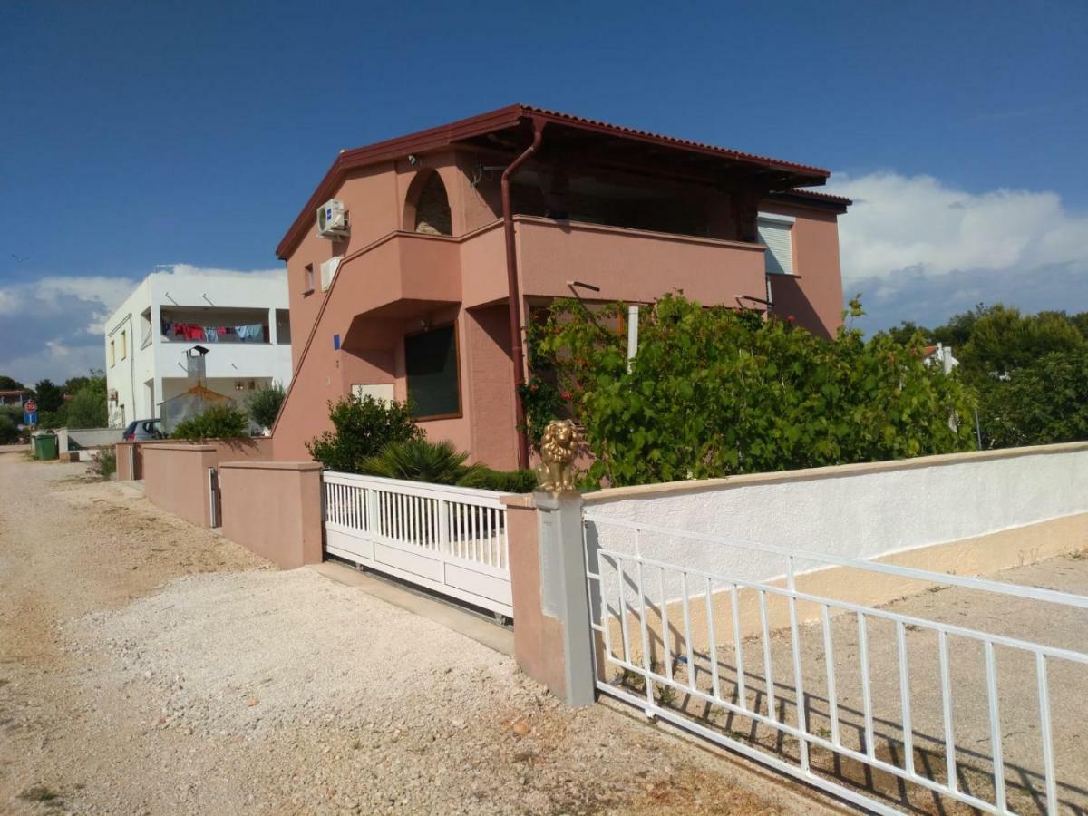Tomek Apartment Vir Ngoại thất bức ảnh