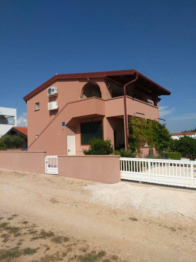 Tomek Apartment Vir Ngoại thất bức ảnh