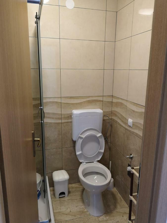 Tomek Apartment Vir Ngoại thất bức ảnh