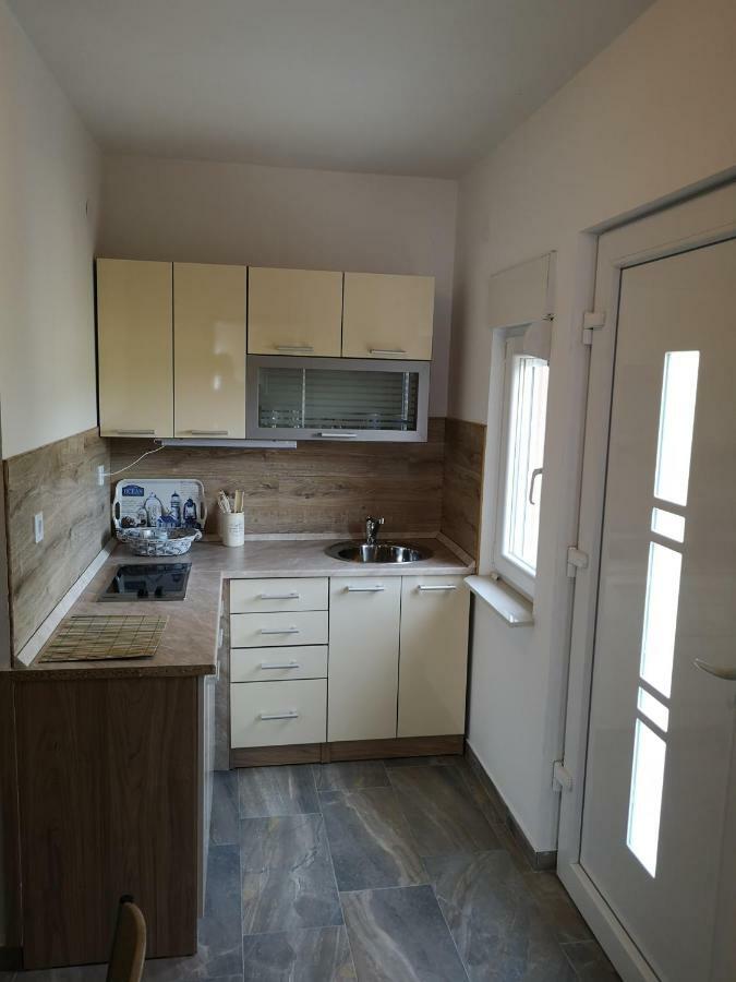 Tomek Apartment Vir Ngoại thất bức ảnh